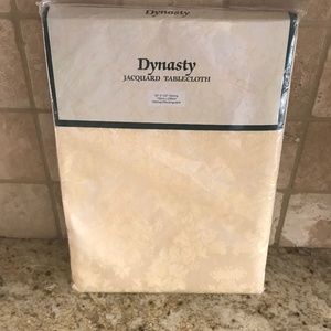 JACQUARD TABLECLOTH 60 X 102: OBLONG NEW IN PACKAGE